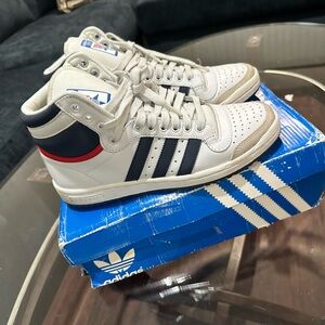 Classic Addidas top tens 
Great condition